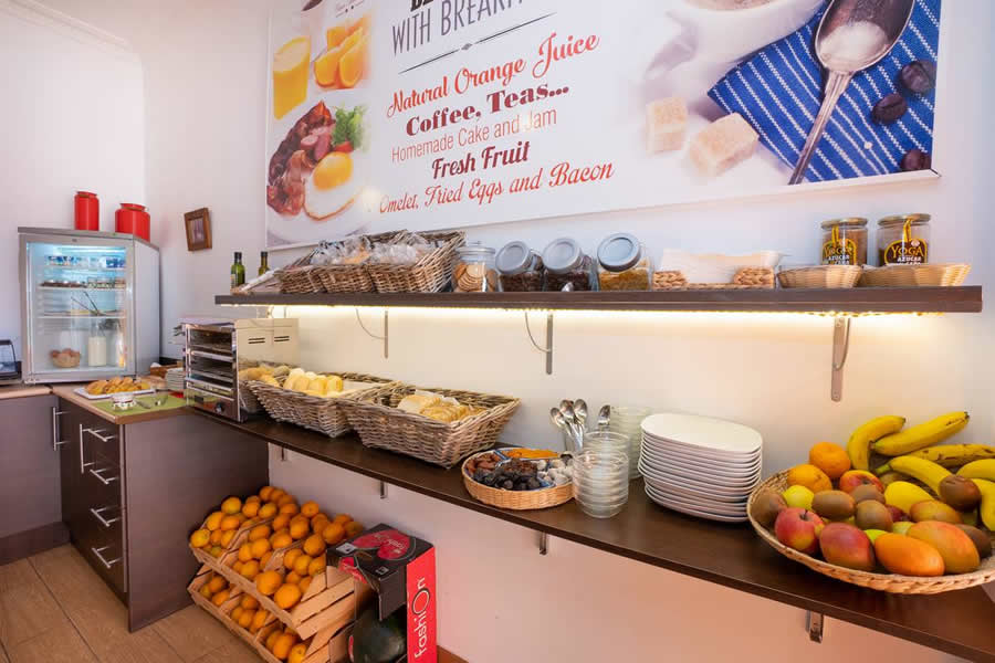servicios hostal casa mercedes, nerja 
